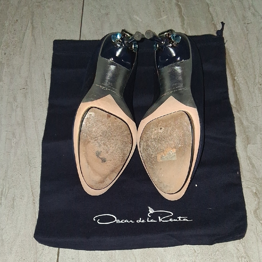 Oscar de la Renta Navy Heels - Picture 4 of 7